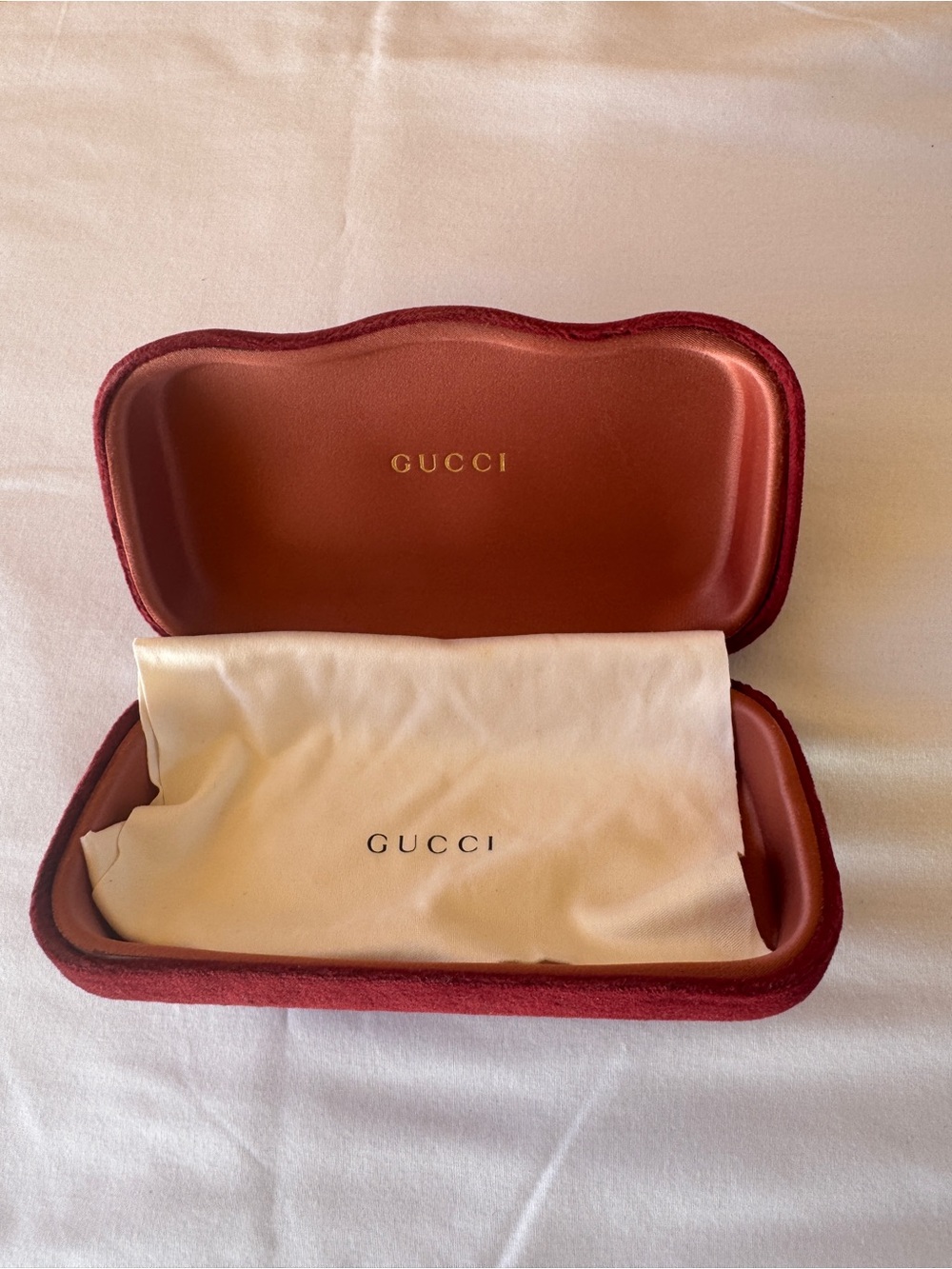 Gucci Brown and Gold Sunglasses in Branded Case - Picture 3 of 11